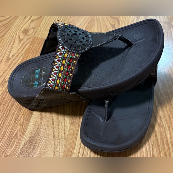 Skechers Tone-ups Red and Brown Sandals with Artisanal Beadwork size 7 - Picture 1 of 6